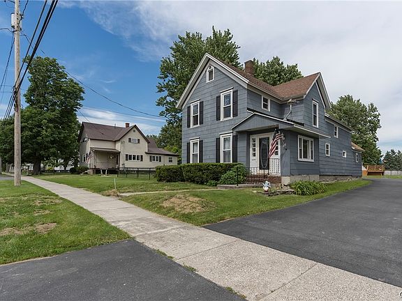 2nd image of 222 Franklin St