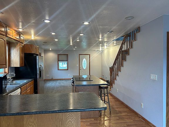 3rd image of 440 Aurora Ave