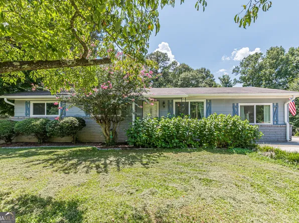 877 King Dr SE, Conyers, GA 30094