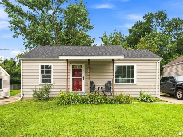 115 W McClure Ave, Bartonville, IL 61607