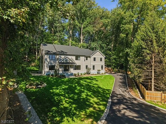 3rd image of 51 Dogwood Rd