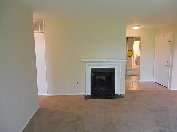 5th image of 2750 Northampton Dr APT D1