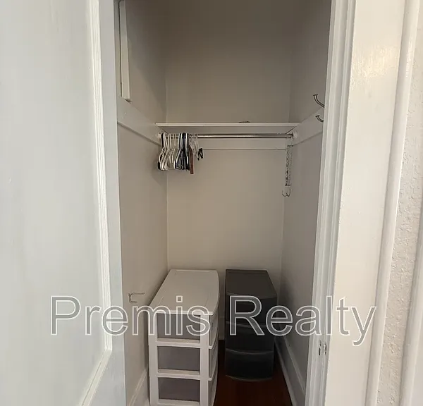 1103 Charles St — Photo 19