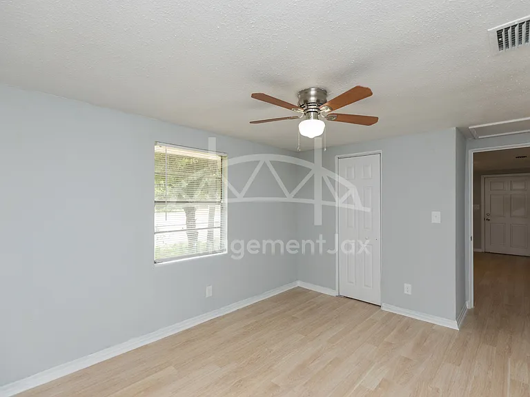 3303 Jones St — Photo 3
