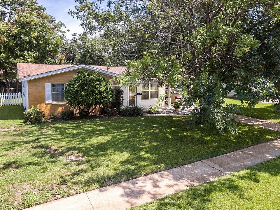 1st image of 6 Caswell Cir