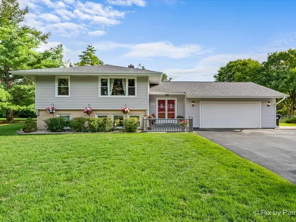 1913 W Grandview Dr, McHenry, IL 60051