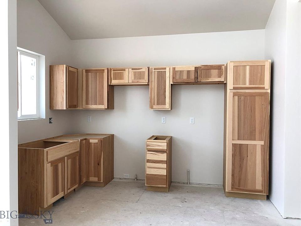 2nd image of 611A Oregon St