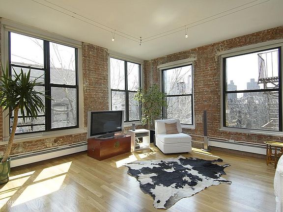 2nd image of 178 Suffolk St APT 4
