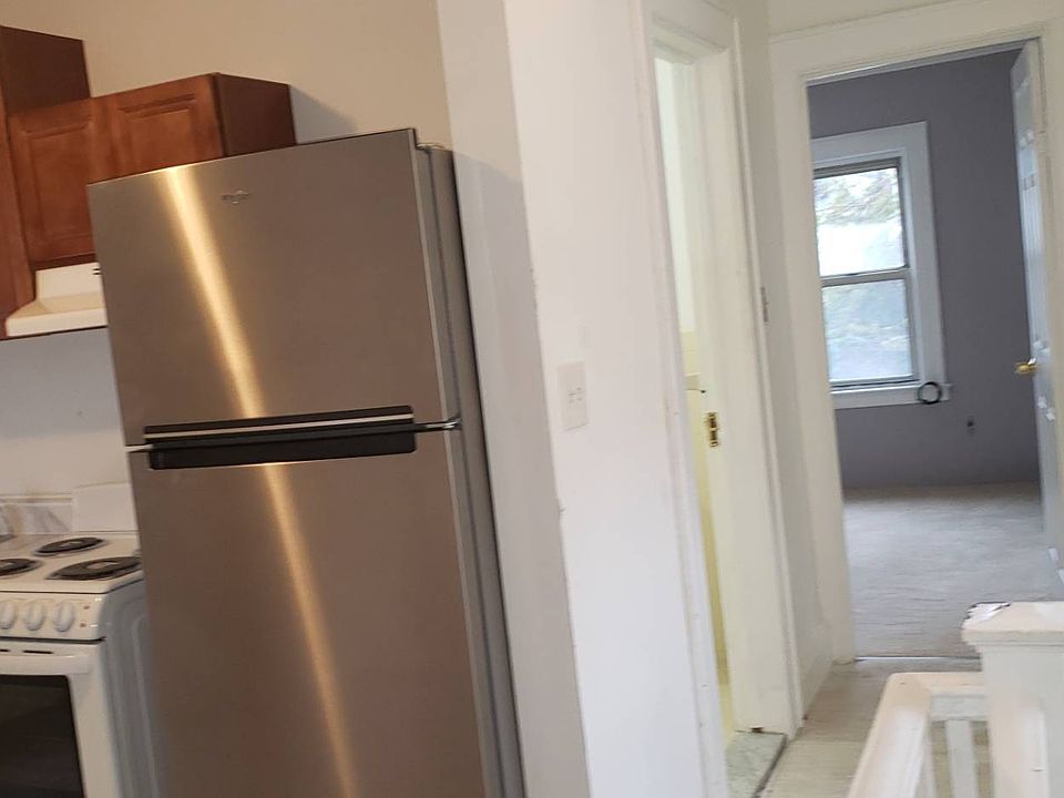 1st image of 950 E 94th St Floor 2