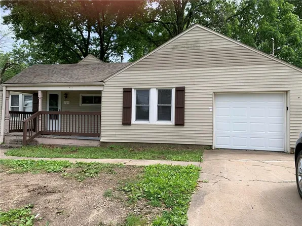 701 W Jones St, Independence, MO 64050