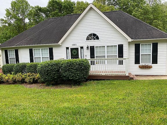 3rd image of 1021 Sunrise Valley Dr
