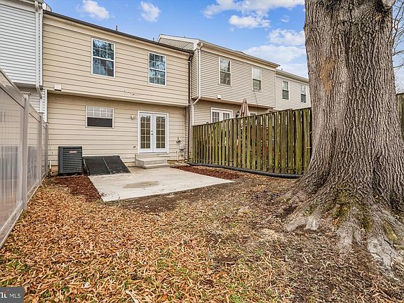 3rd image of 2236 Prince Of Wales Ct