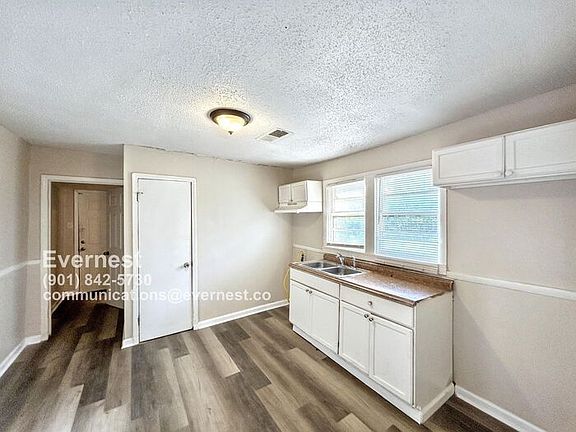3rd image of 1470 Ethlyn Ave