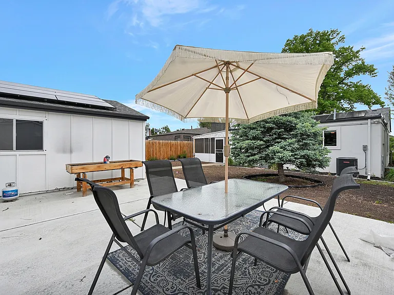 1021 Hazel Ct — Photo 10