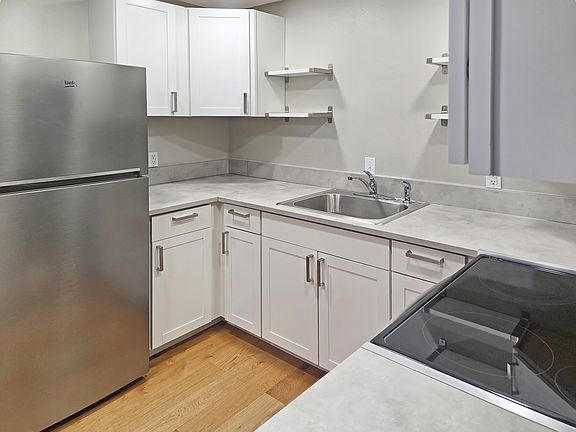 5th image of 2504 204th St SW APT 1