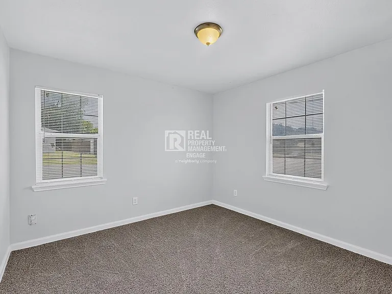 4525 Hunter St — Photo 32