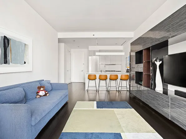 300 E 23rd St APT 8C, New York, NY 10010