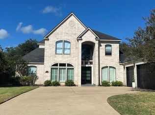 109 Northwood Dr, Lake Jackson, TX 77566