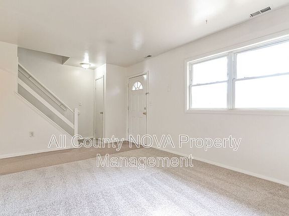 4th image of 124 Manor Ln