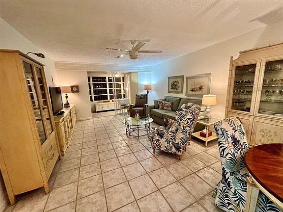 2nd image of 2861 Somerset Drive #F-405