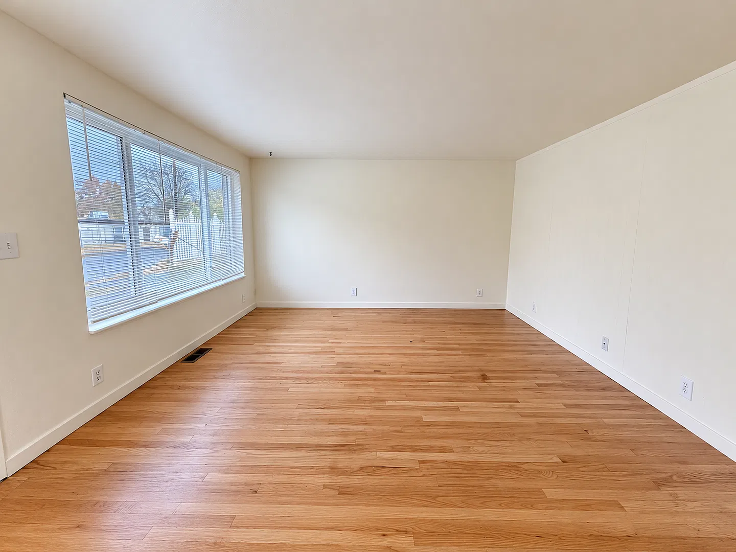 Charming Single-Level 3-Bedroom Home with Spacious Yard in Southeast Portland! — Photo 3
