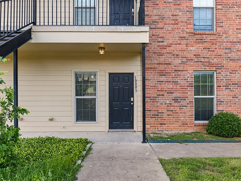 2100 Breezy Dr — Photo 19