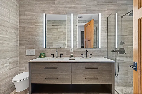 Bathroom, photo 1