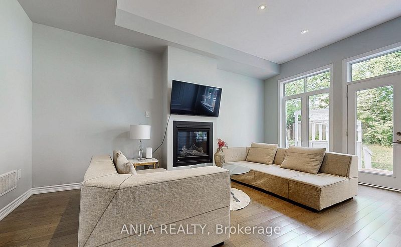 Richmond Hill Townhouse for rent - 4 Bedrooms — photo 7