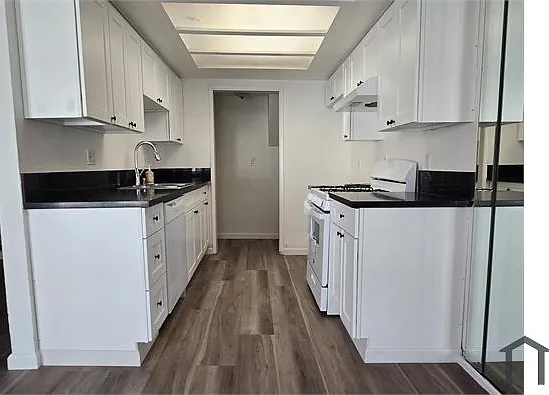 9047 Langdon Ave #15 — Photo 7