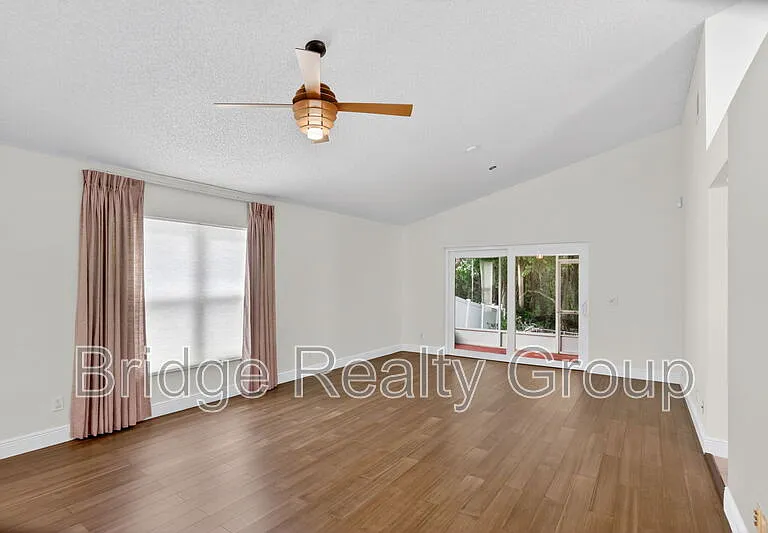 10315 Winding Creek Ln — Photo 5