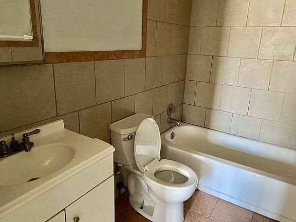 5th image of 144 N Lapeer St APT 13