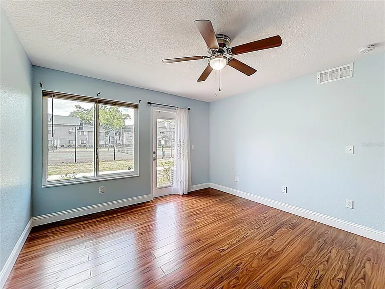 2260 Grenwich Ave #2260 — Photo 16