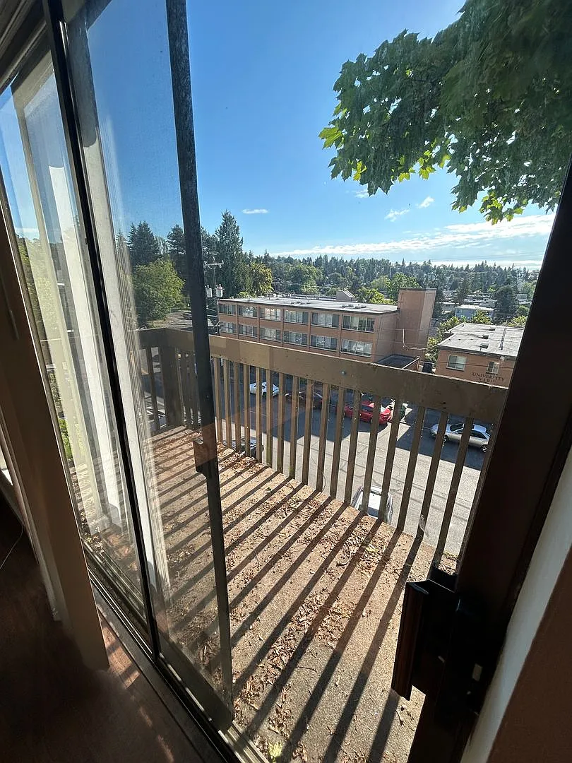 Hoven Apartments — Photo 2