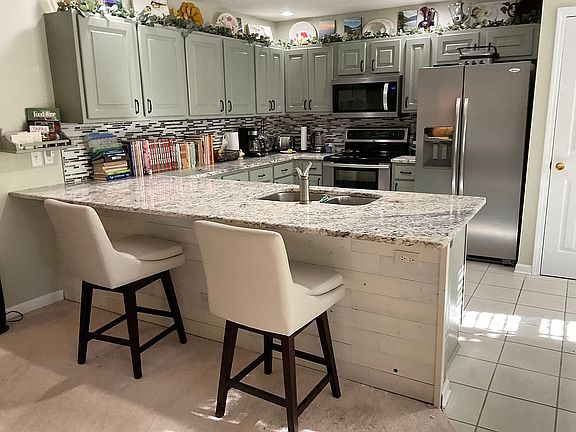 2nd image of 3058 Ridgeview Dr