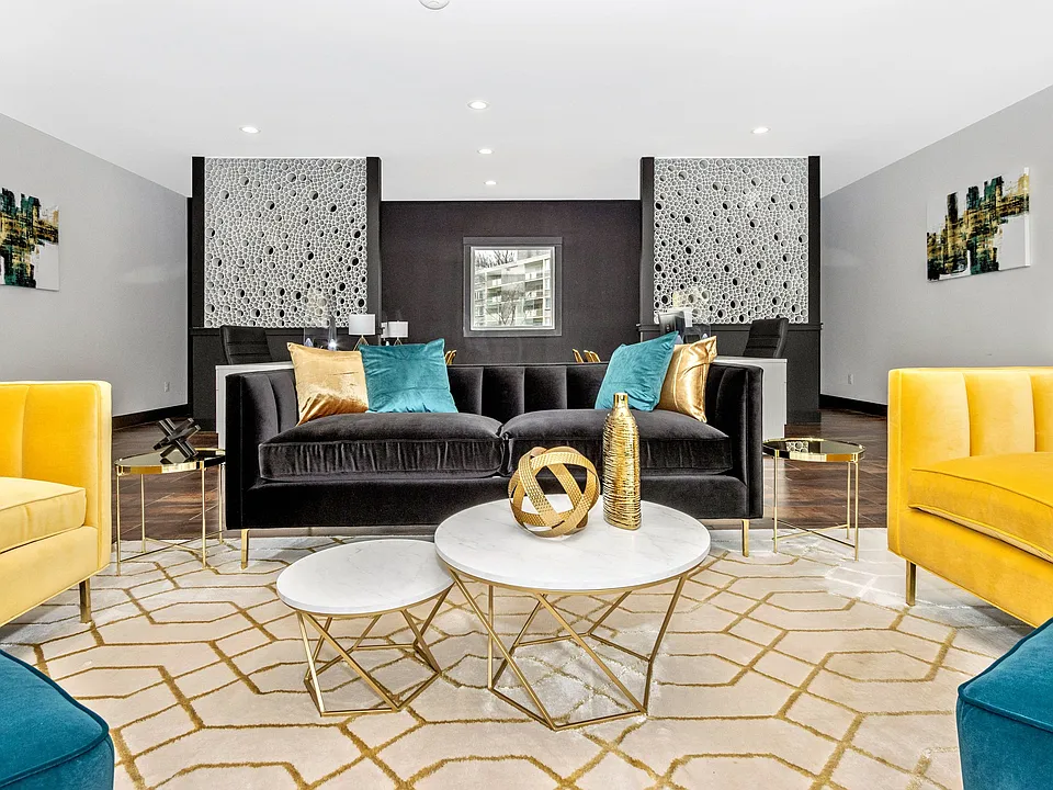 209 @ Pickwick Apartments