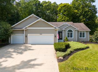 18129 Hidden Trail Dr, Spring Lake, MI 49456