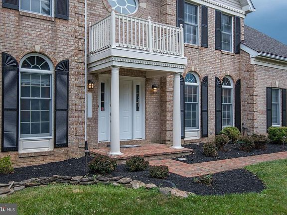 5th image of 3826 Park Lake Dr