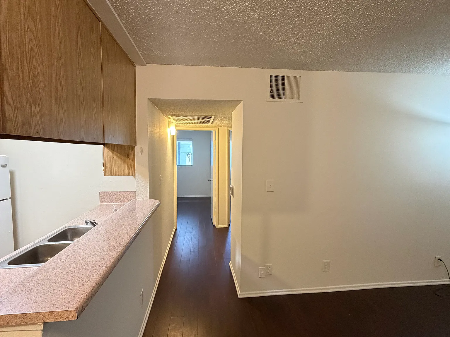 1227 N Orange — Photo 3