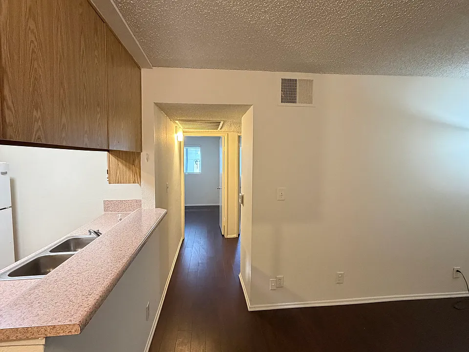 Apt 102