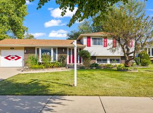 707 W Gettysburg Dr, Arlington Heights, IL 60004