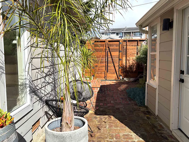1480 East Ave — Photo 50