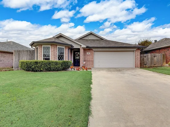 7460 Arbor Park Dr, Fort Worth, TX 76120