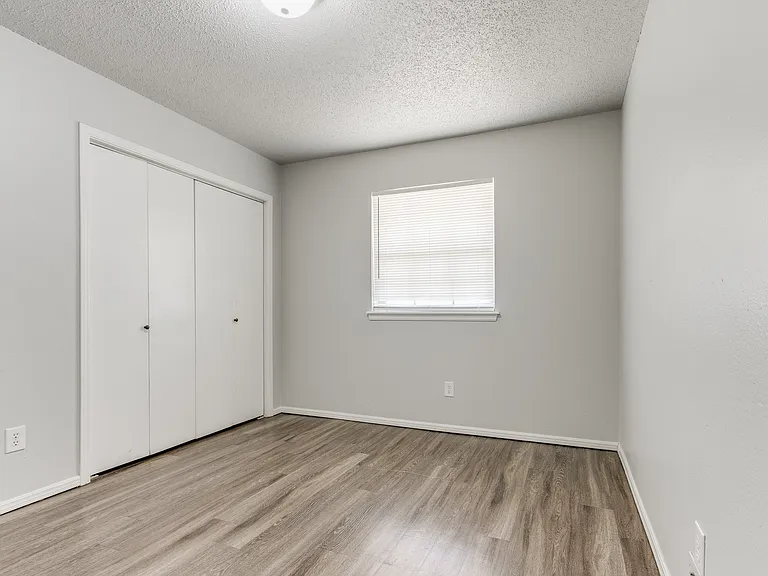 1610 Southern Heights Ave — Photo 14