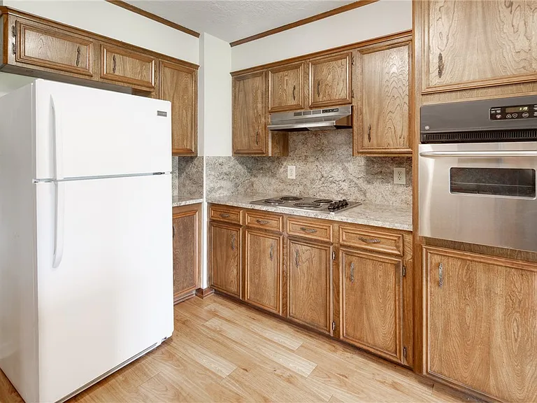 904 Holleman Dr — Photo 13