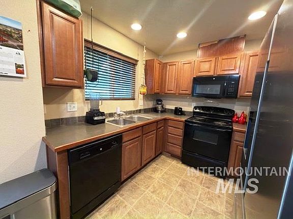 5th image of 16185 Sunnyfield Ave