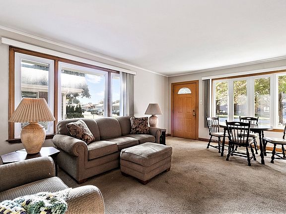 4th image of 4934 W 106th Pl