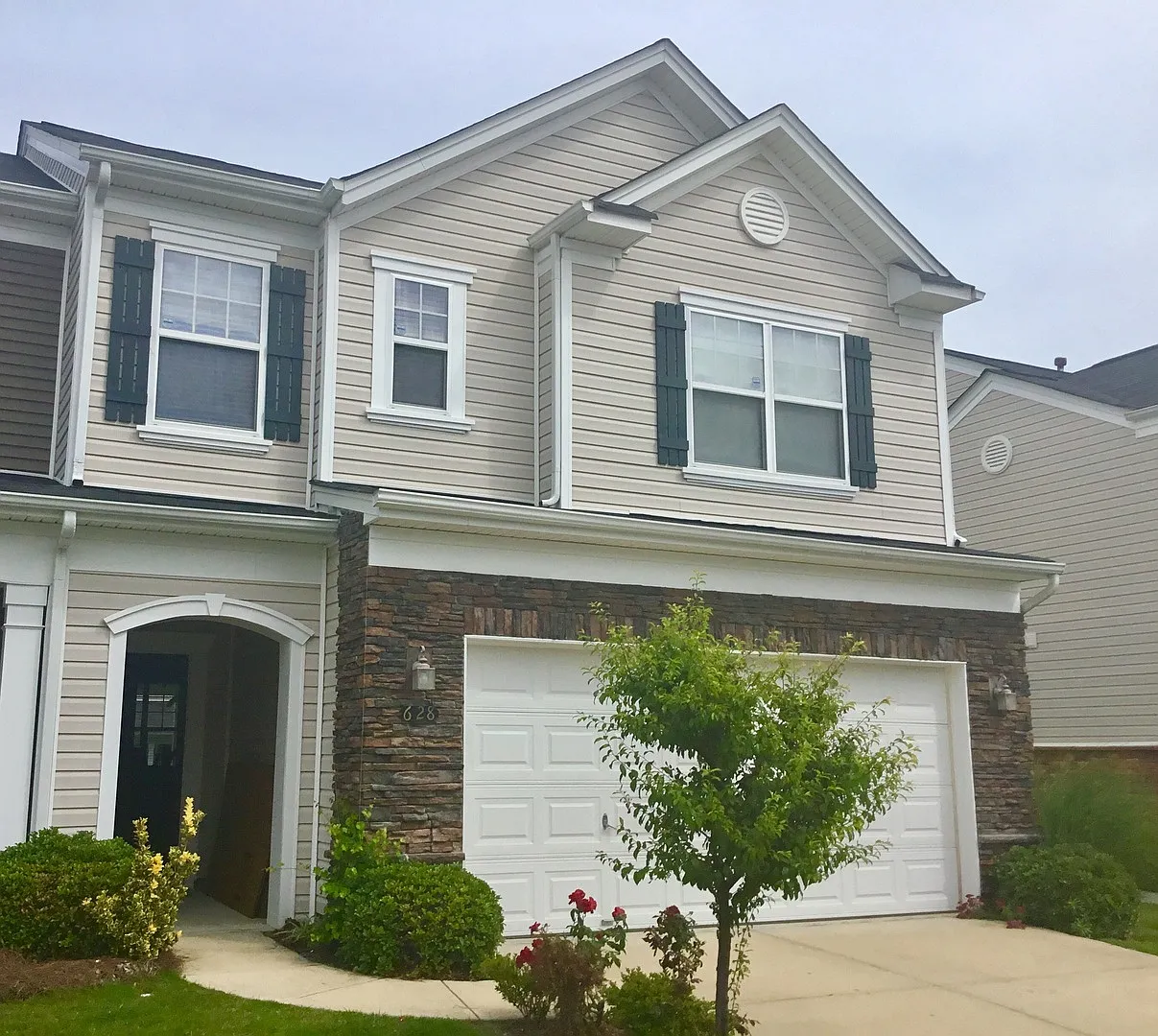 3BR/2.5BA Home with 2-Car Garage & Community Pool in Catawba Village — Photo 1