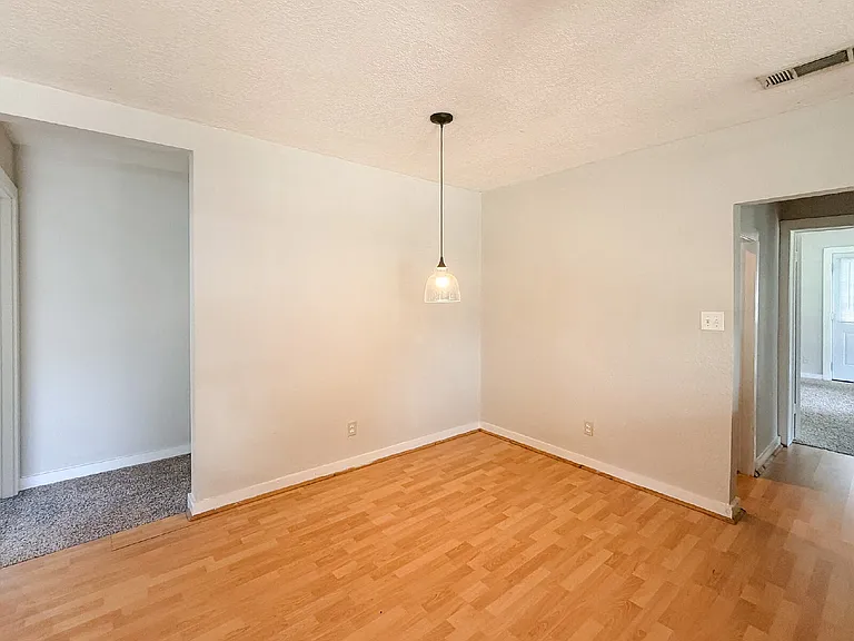 1705 N Robinson St — Photo 8