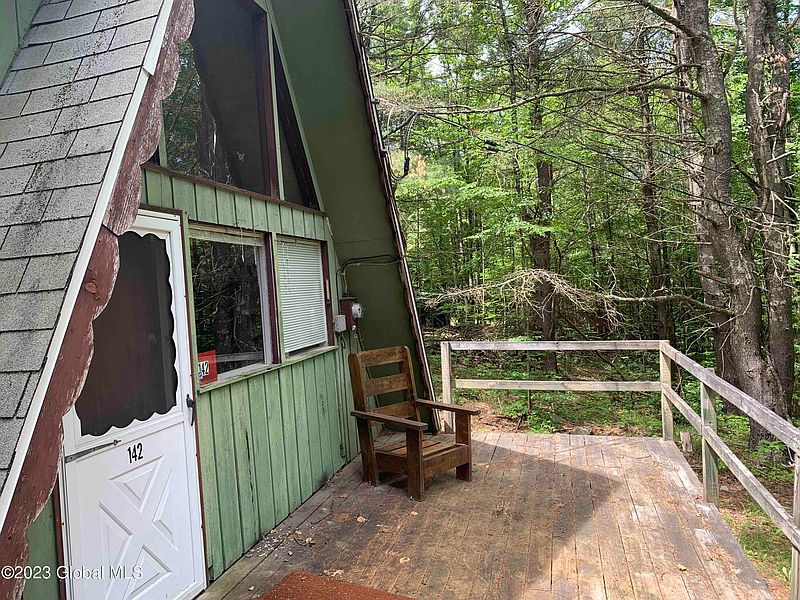 3rd image of 142 Munsell Lane