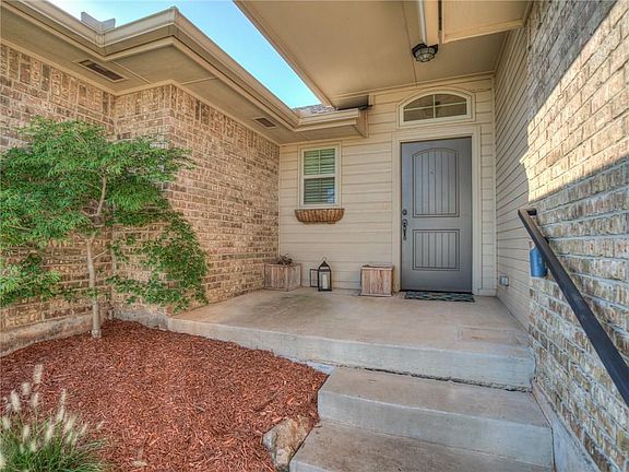 4th image of 2212 Diana Dr